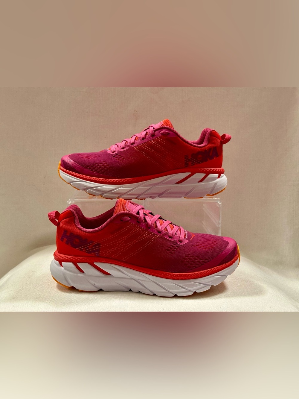 Hoka One One Clifton 6 Running Shoes Purple Pink 1102873 PRCFL
Women's Size 6.5